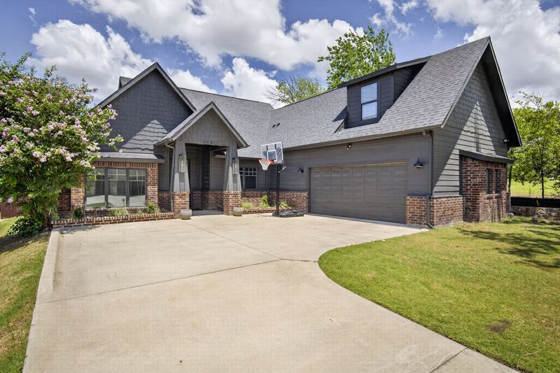 Prosper House: 205 E 3rd St