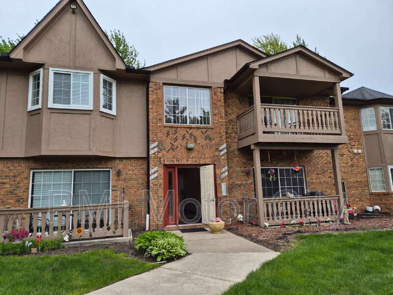Roseville Condo: 30512 Oakridge Manor Drive