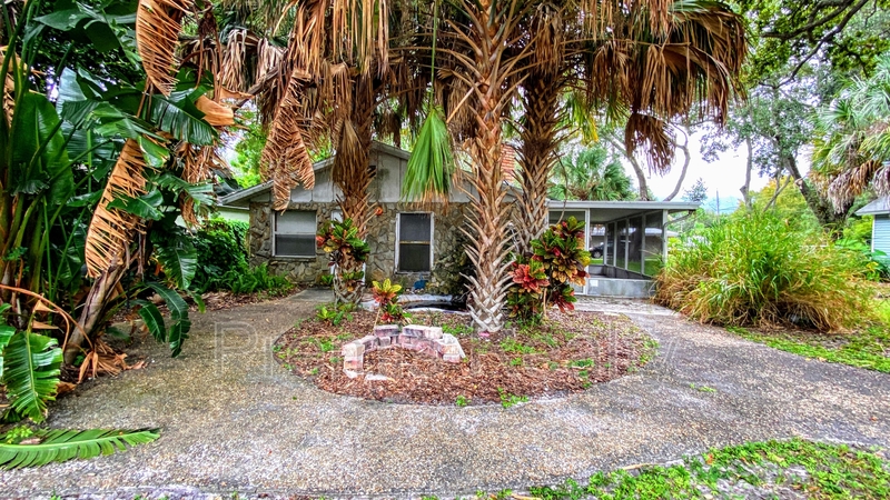 Largo House: 2686 Sunset Drive B