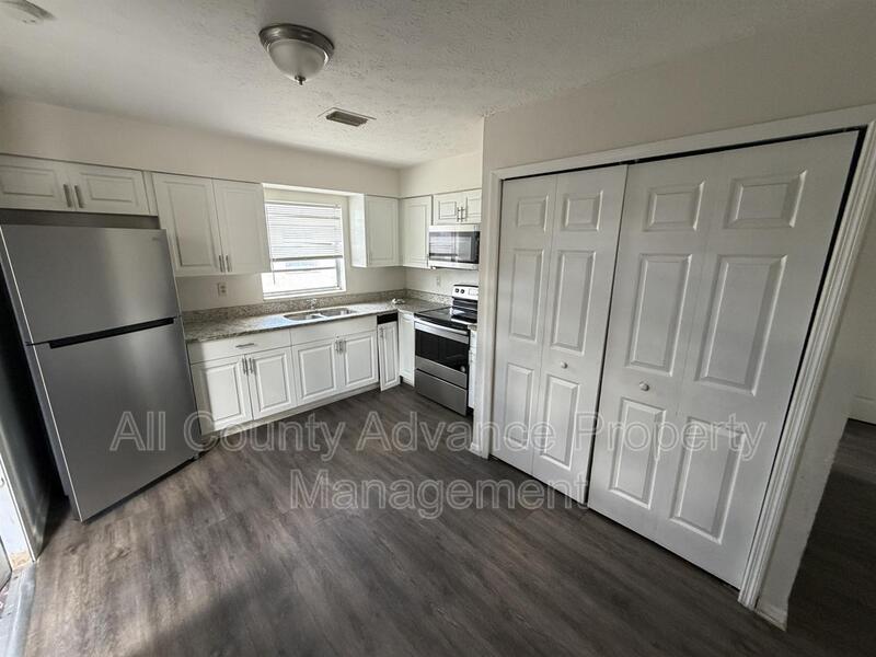 Unit C
Tampa Condo: 4909 E Temple Heights Rd