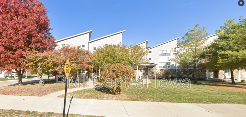 Grimes Townhome: 301 SE 11th St