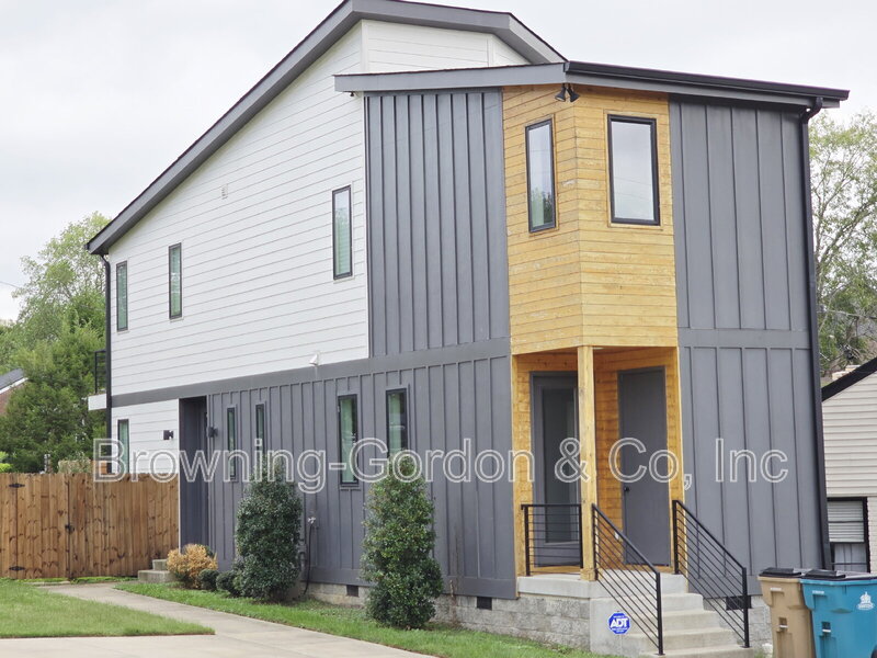 Nashville House: 313 Pioneer Lane