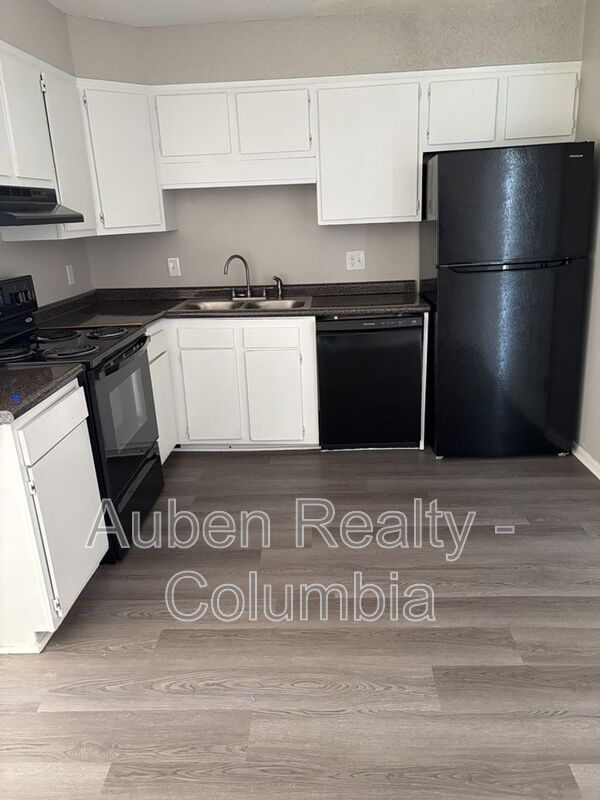 Cayce House: 3 Londonderry Sq