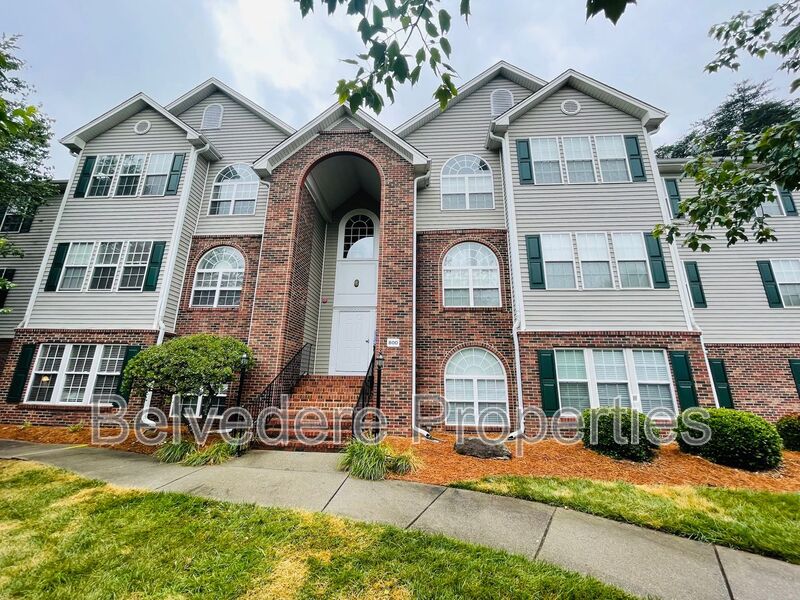 Winston-Salem House: 822 Timberline Ridge Ct.