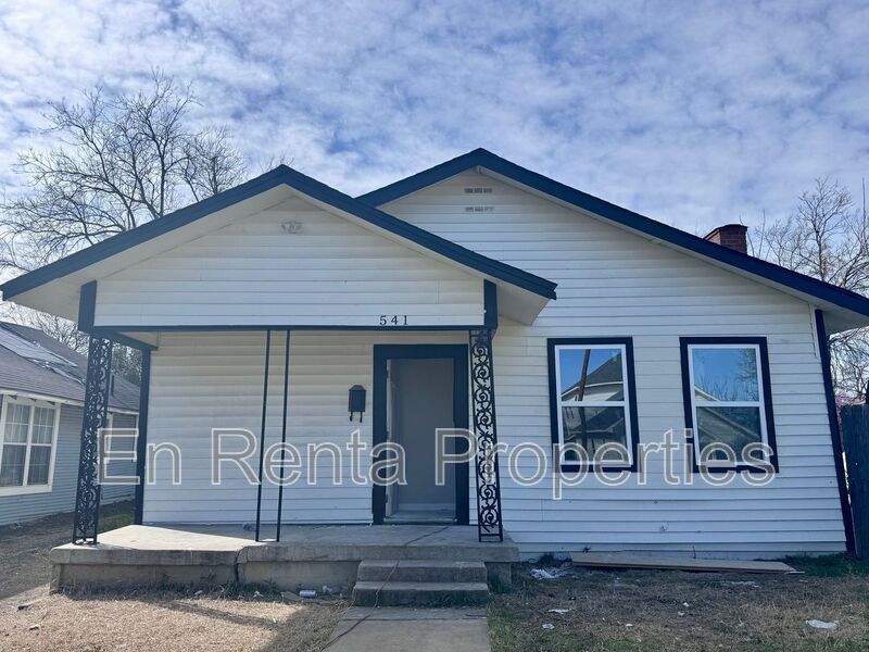 Ft Worth House: 541 Beddell St. W.