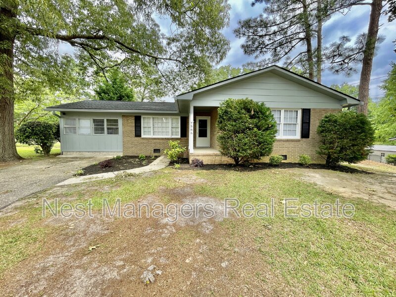 Fayetteville House: 7566 Carrollburg Drive