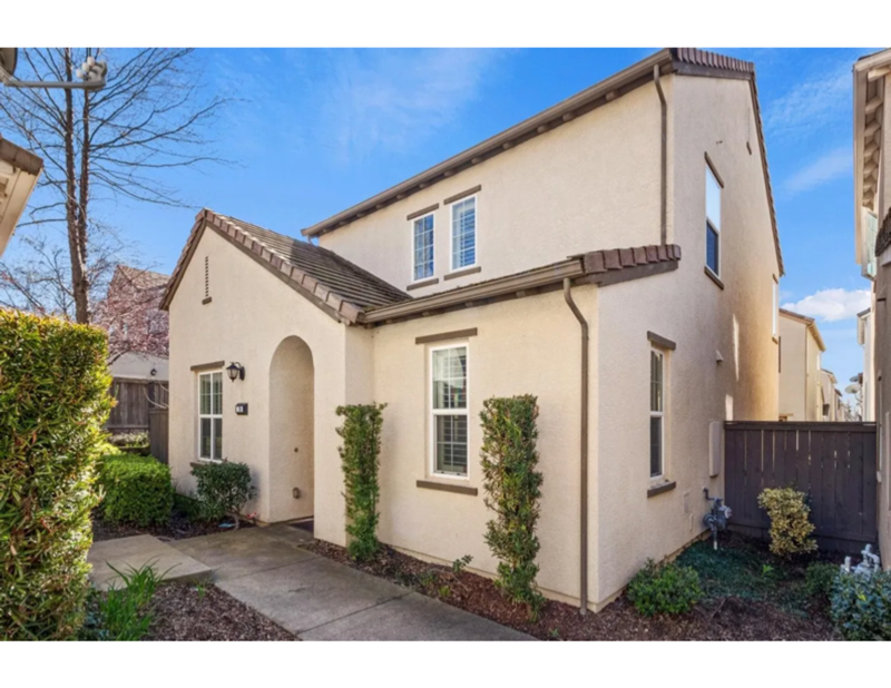 Roseville House: 76 Chambord Way
