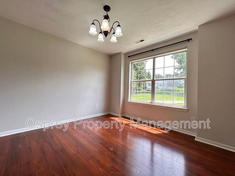 Spacious & Updated 4-Bedroom Gem in the Heart of Chesapeake! – ASK ABOUT OUR ZERO DEPOSIT! - Photo 5