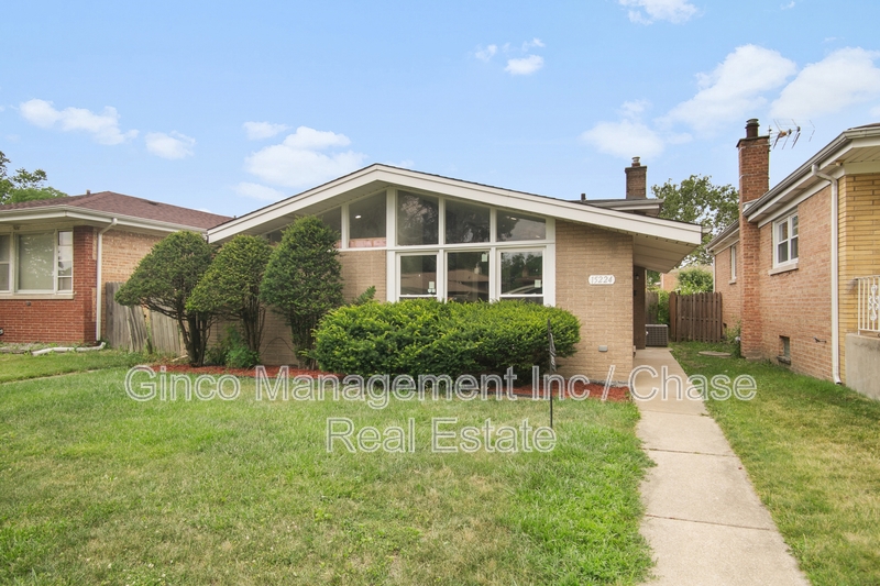 Dolton House: 15224 Oak Street