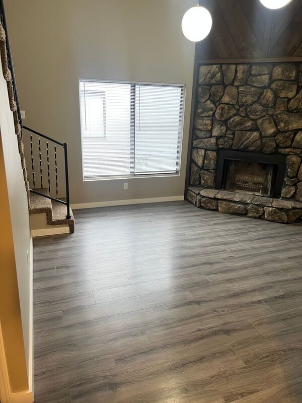 Springfield House: 1238 E Guinevere