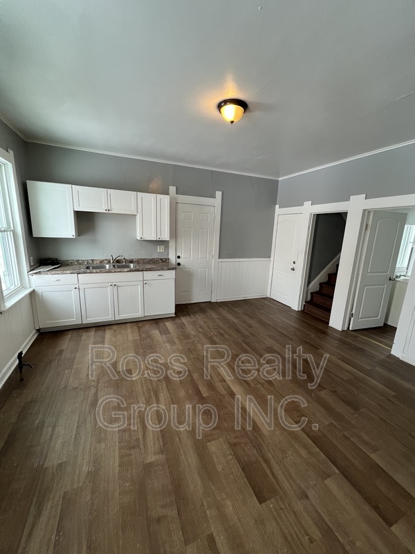 Toledo House: 3156 Elm St,