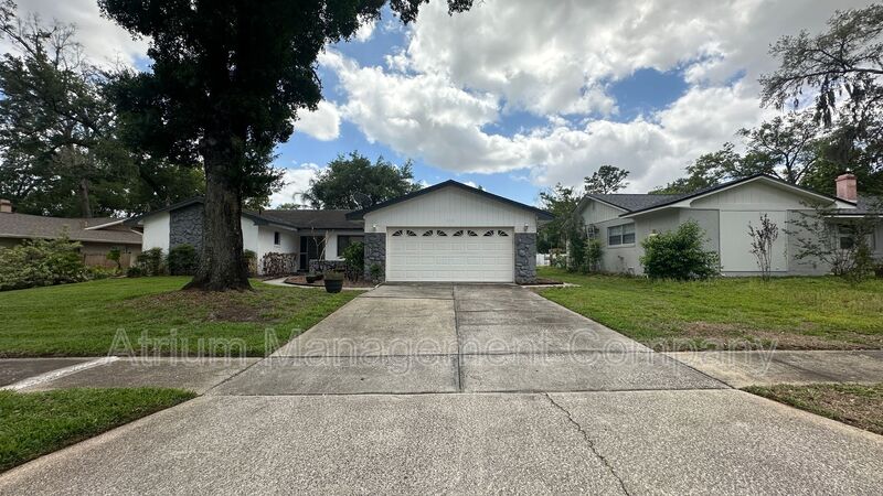 Altamonte Springs House: 616 Iris St