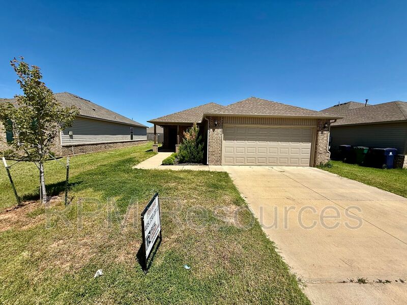 Yukon House: 1820 Hayes Ln