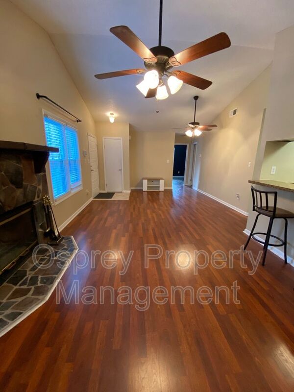 RENT SPECIAL 1/2 OFF 1ST MONTHS RENT IF MOVE IN BY 12/15 - Photo 3