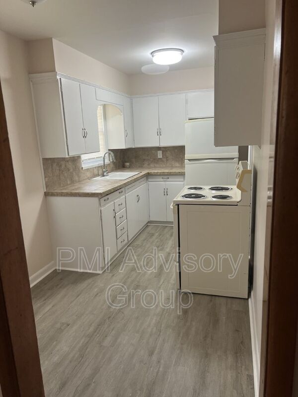 Topeka House: 3605 SW 9th St