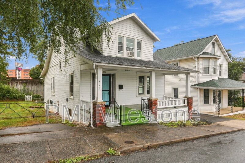 Hagerstown House: 423 E Washington St