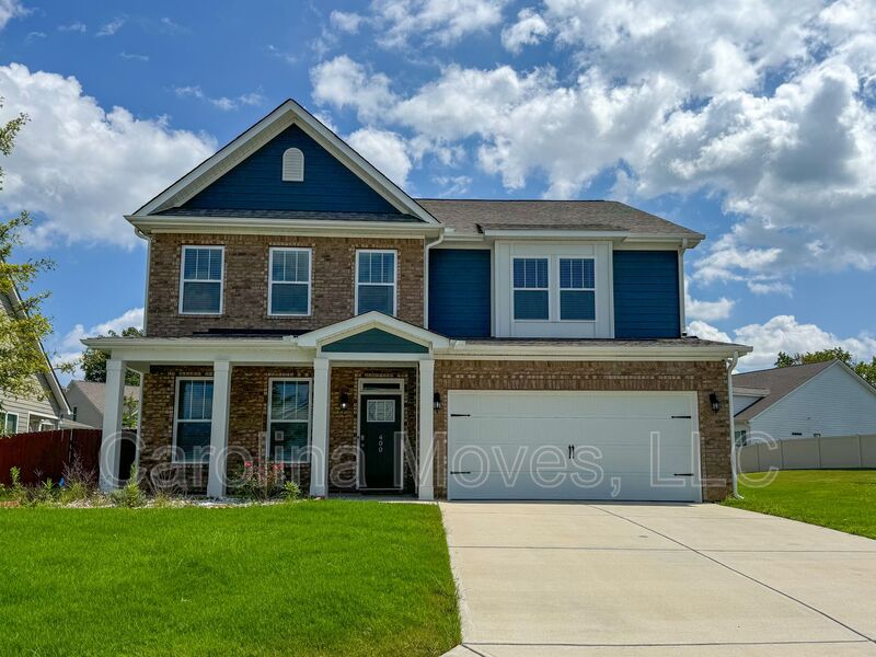 Simpsonville House: 400 Raleighwood Ln