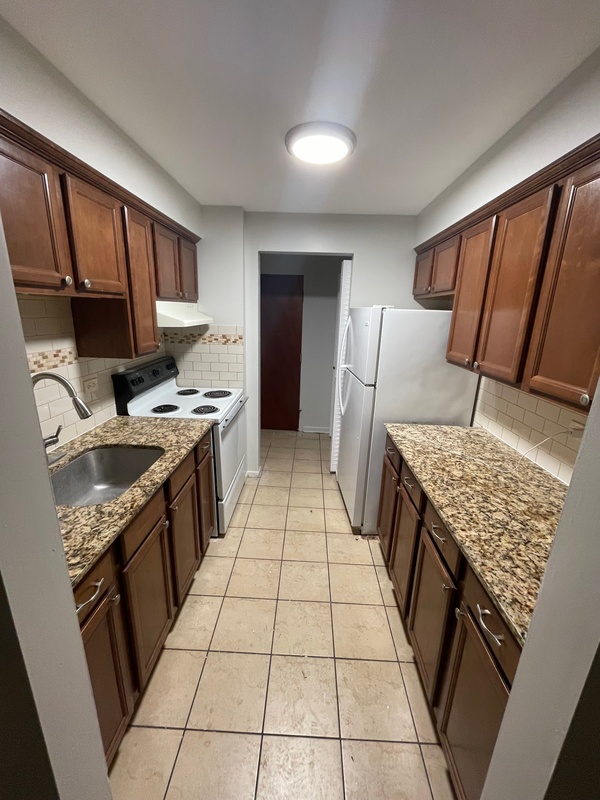 Calumet City Condo: 515 East End Ave - 203