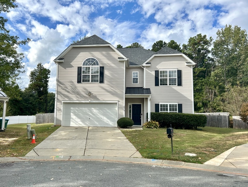 Matthews House: 5915 Parkstone Drive