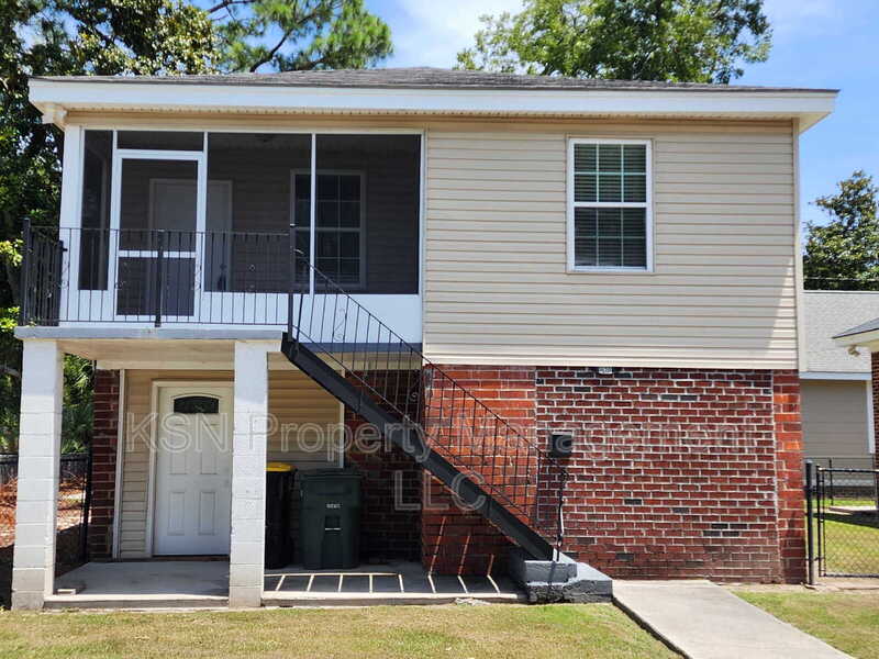 Savannah House: 920 East 32nd Street