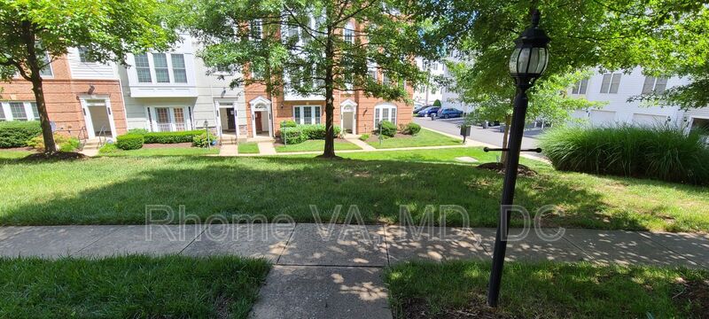 Woodbridge House: 2205 Highbourne Drive