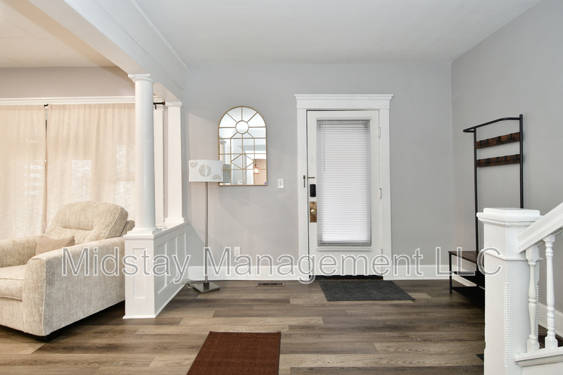 Indianapolis House: 918 N Temple Ave