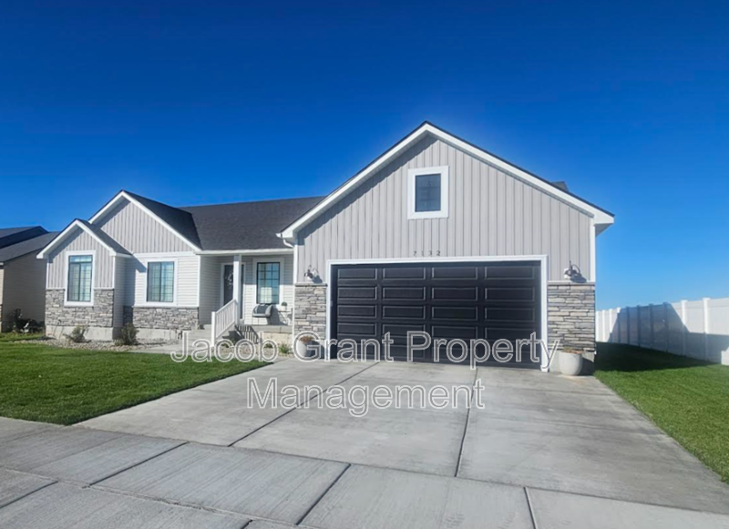 Idaho Falls House: 7132 S 9th W