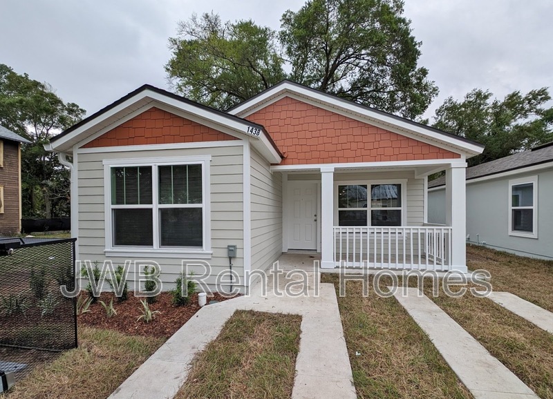 Jacksonville House: 1438 6th St W