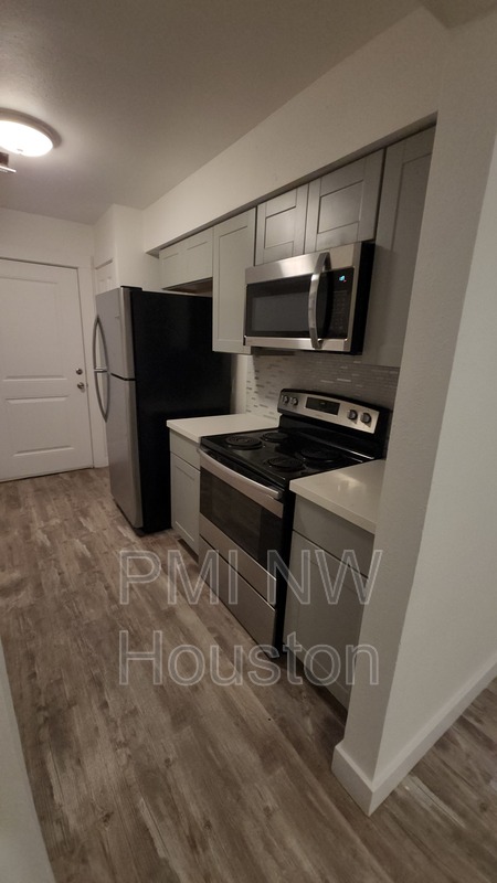 Houston Townhome: 2677 Gessner Rd