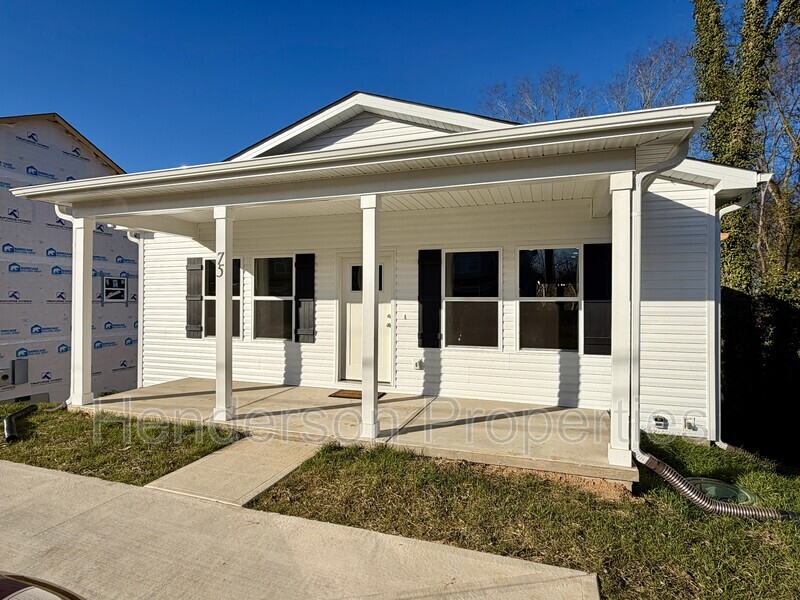 Concord House: 75 Woodsdale Pl SE