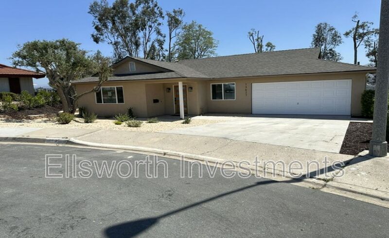 Poway House: 13627 Atoka Pl
