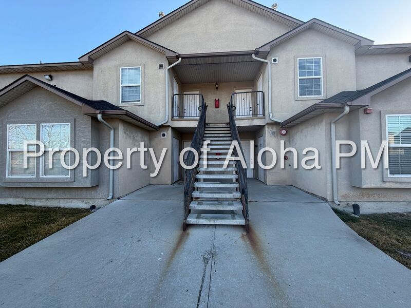 Meridian House: 1037 W. Pine Ave