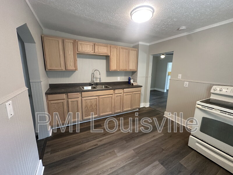 Louisville House: 3417 Duncan St