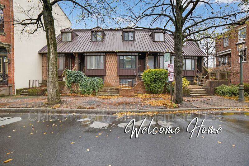 Trenton House: 105 Jackson St