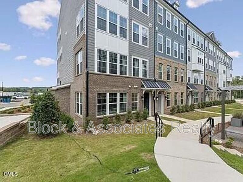 Wake Forest Condo: 404 Gaston Park Ln