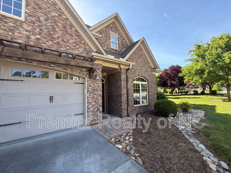 Winston Salem House: 1476 Neville Gardens Lane