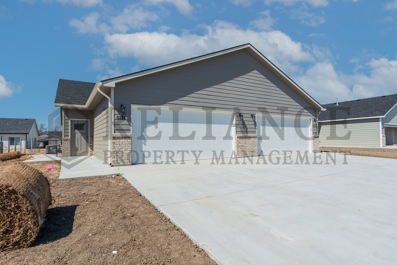 Bel Aire Townhome: 5121 North Cypress Street