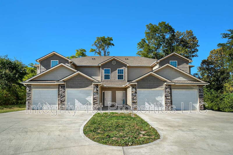 Kansas City Townhome: 6313 NE 44th St