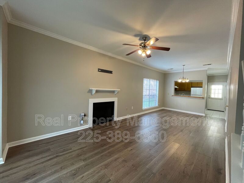 Gonzales Townhome: 910 W. Macci St.