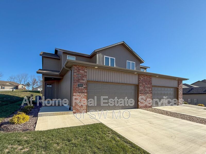Ozark Condo: 900 S Rimes Ave