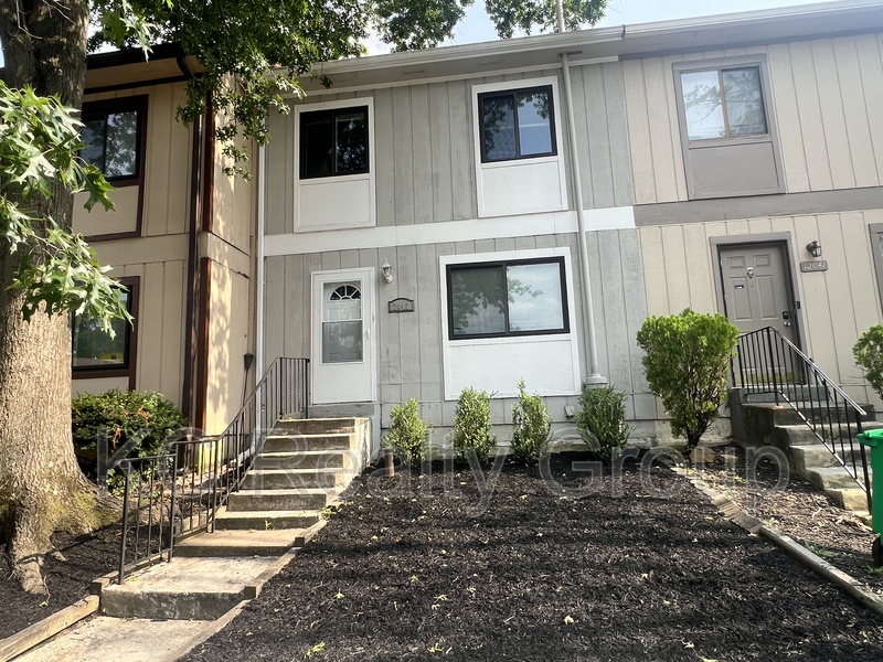 Bowie House: 12043 Hallandale Terrace