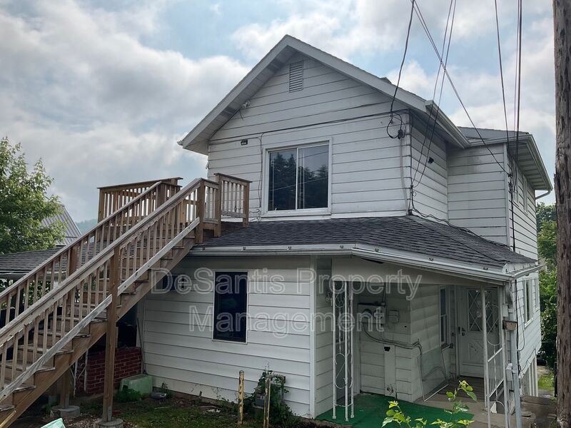 California Condo: 670 Park Street