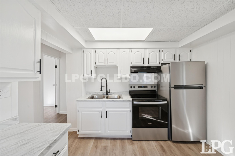 Toledo Condo: 4013 Caroline Ave. Upper