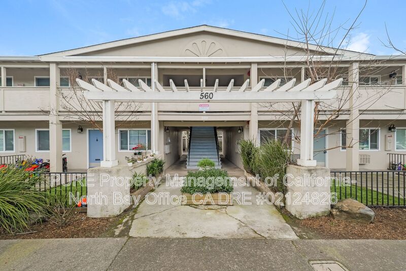 Santa Rosa House: 560 Dexter Street