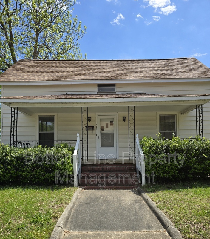 Concord House: 184 Cabarrus Ave E