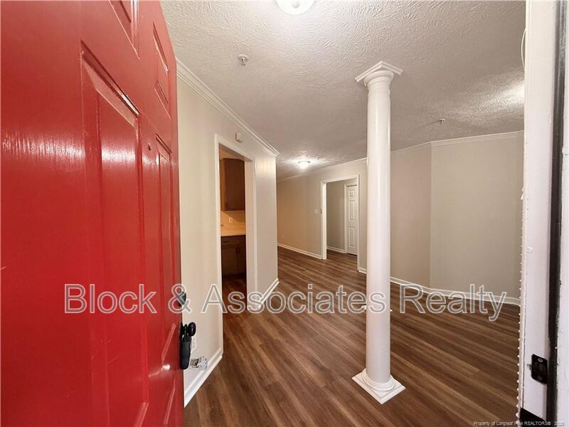 Fayetteville House: 412-2 Bubble Creek Ct