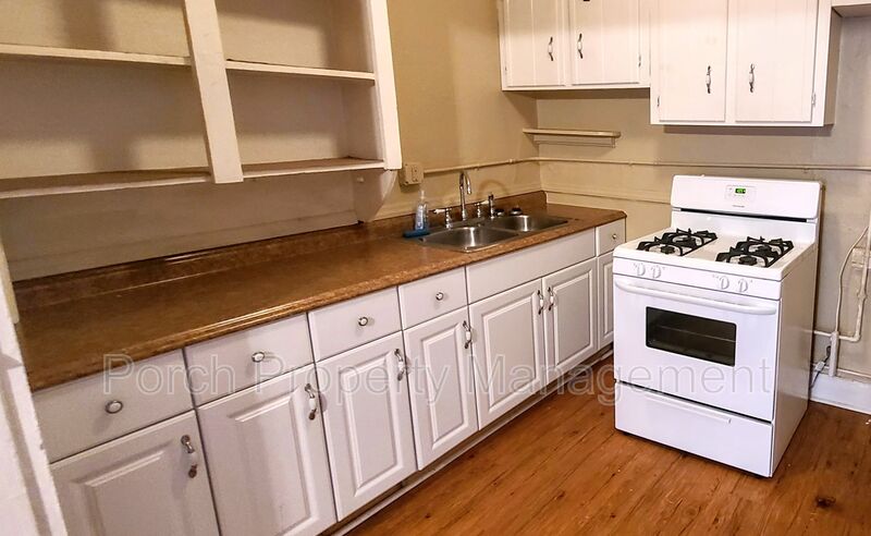 Pensacola Condo: 320 N Barcelona St