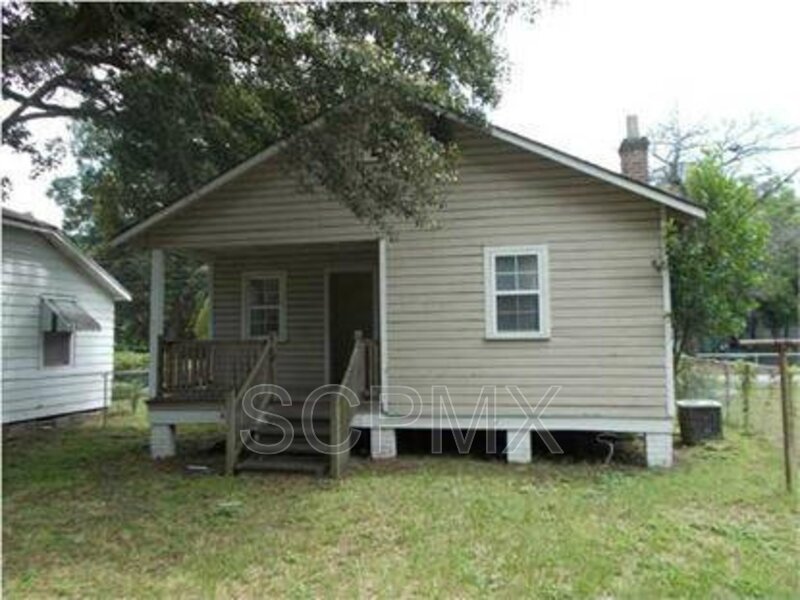 North Charleston House: 1920 Calvert Dr