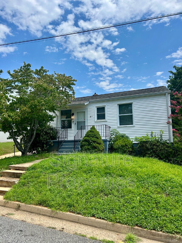 Martinsville House: 703 4th St