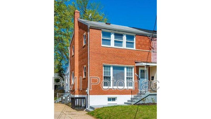 Silver Spring House: 3407 Floral Street